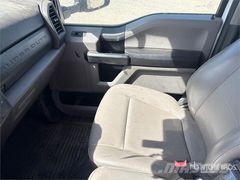 Ford F-250 STX 4x4 Crew Cab Pickup Autre fourgon / utilitaire