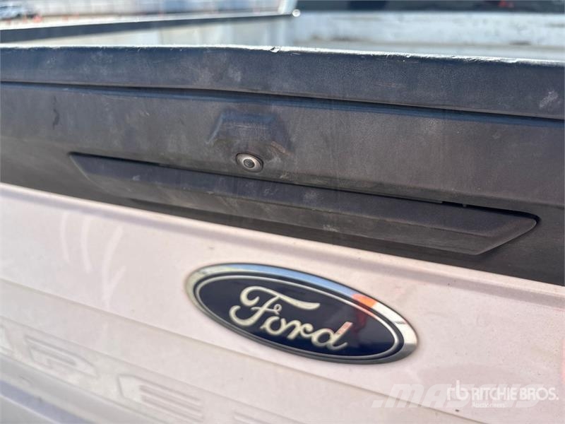 Ford F-250 STX 4x4 Crew Cab Pickup Autre fourgon / utilitaire