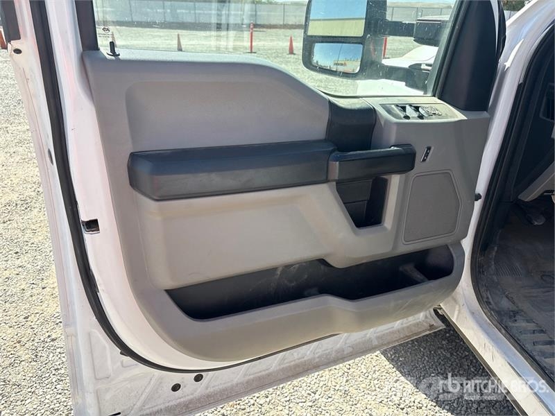 Ford F-250 STX 4x4 Crew Cab Pickup Autre fourgon / utilitaire