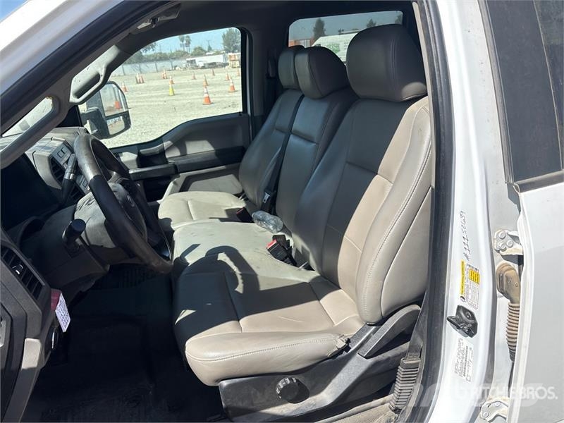 Ford F-250 STX 4x4 Crew Cab Pickup Autre fourgon / utilitaire