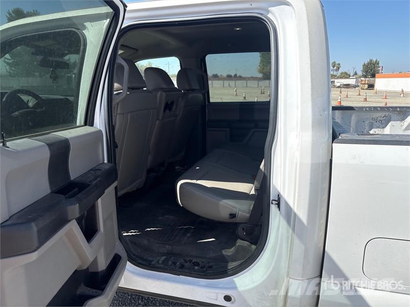 Ford F-250 STX 4x4 Crew Cab Pickup Autre fourgon / utilitaire
