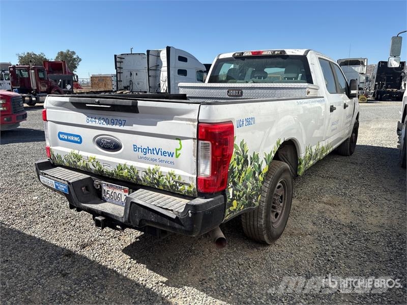 Ford F-250 XL 4x2 Crew Cab Pickup 其他