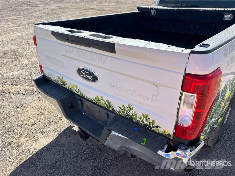 Ford F-250 XL 4x2 Crew Cab Pickup Прочие фургоны