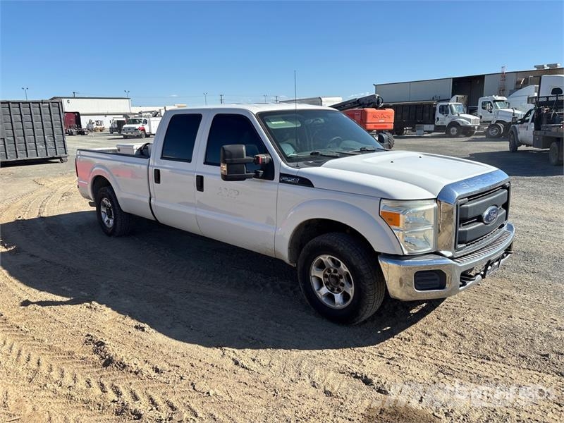 Ford F-250 XL 4x2 Crew Cab Pickup Otras furgonetas