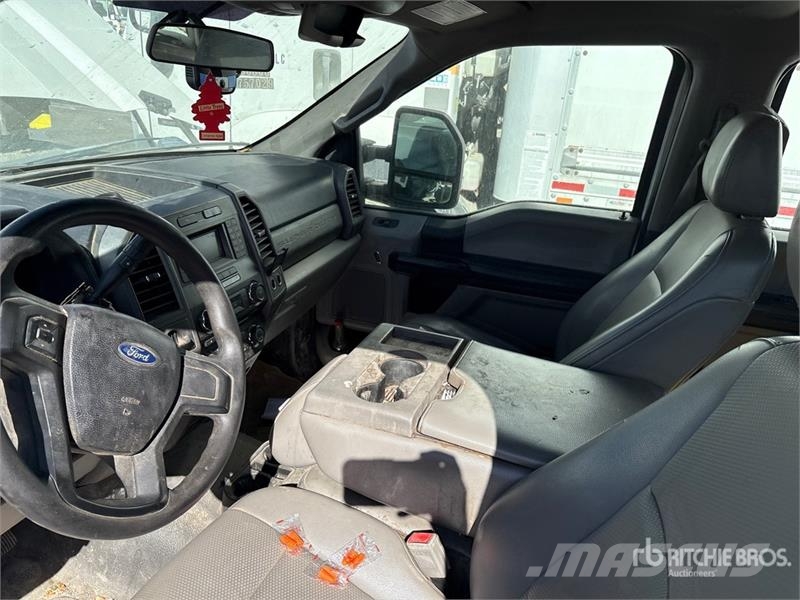 Ford F-250 XL 4x2 Crew Cab Pickup 其他