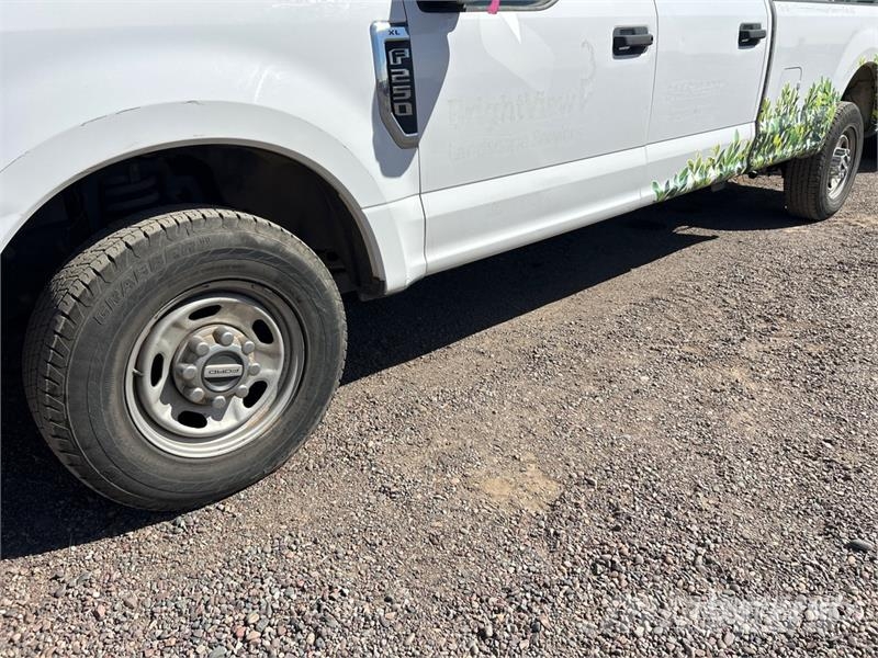 Ford F-250 XL 4x2 Crew Cab Pickup Прочие фургоны