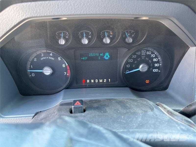 Ford F-250 XL 4x2 Crew Cab Pickup Otras furgonetas