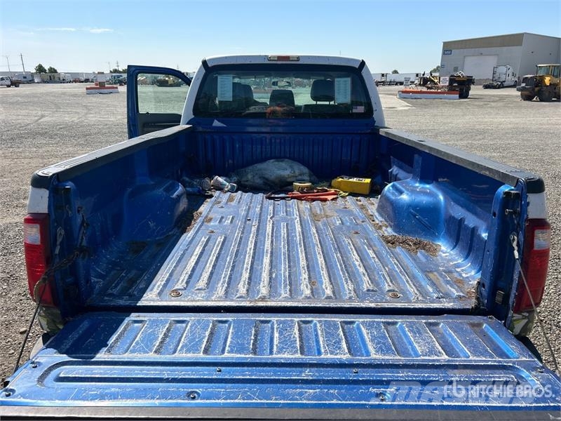 Ford F-250 XL 4x2 Crew Cab Pickup Anders