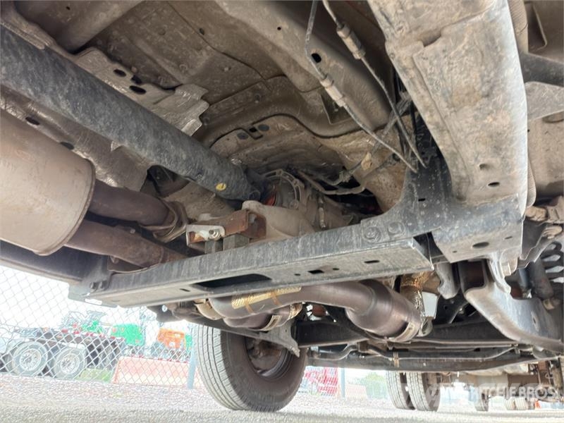 Ford F-250 XL 4x2 Crew Cab Pickup Други