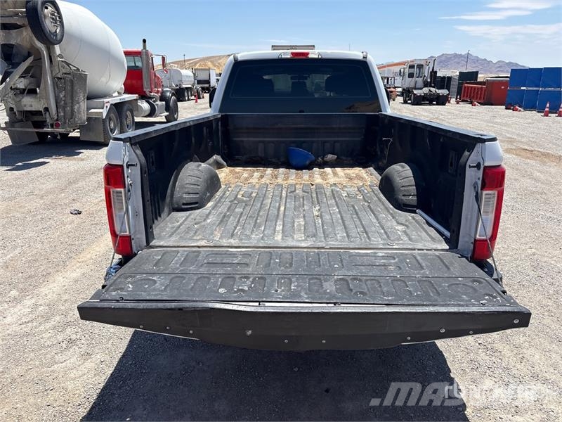 Ford F-250 XL 4x2 Crew Cab Pickup Anders