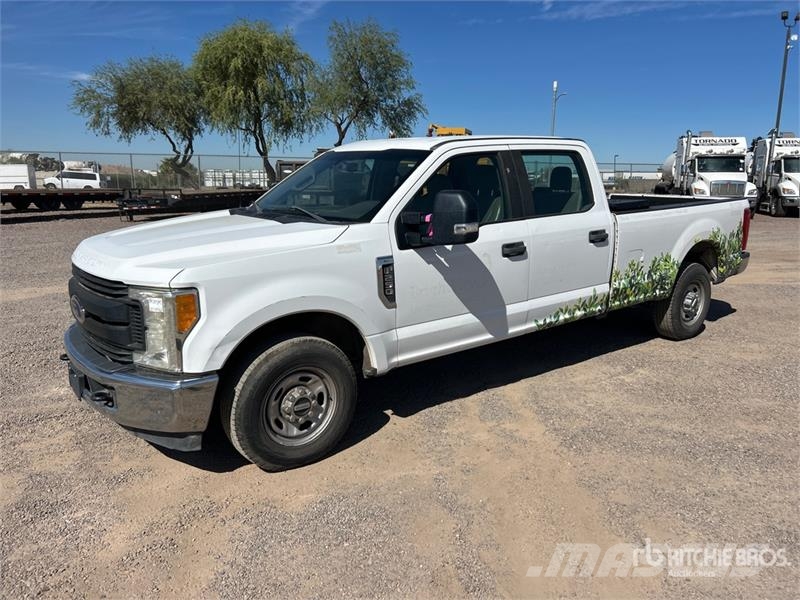 Ford F-250 XL 4x2 Crew Cab Pickup Прочие фургоны