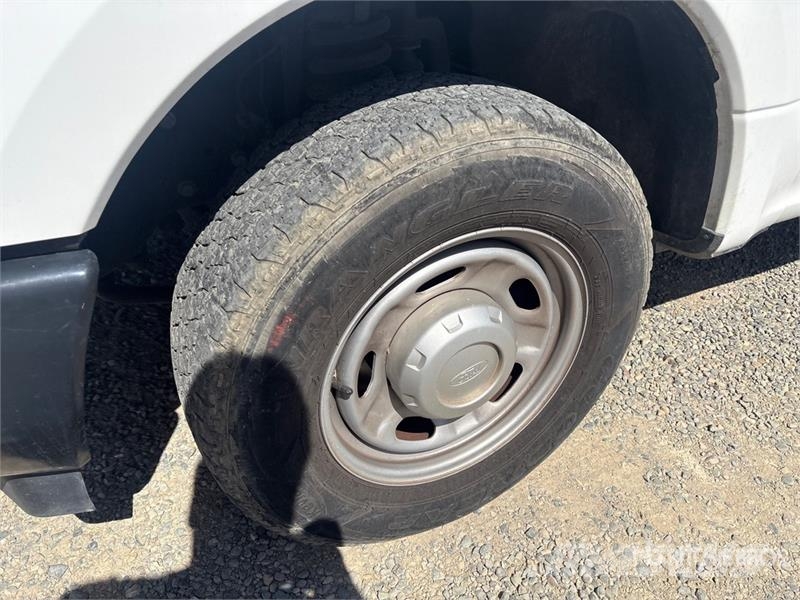Ford F-250 XL 4x2 Crew Cab Pickup Прочие фургоны