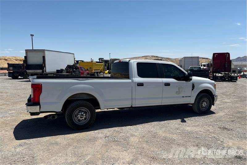 Ford F-250 XL 4x2 Crew Cab Pickup Anders