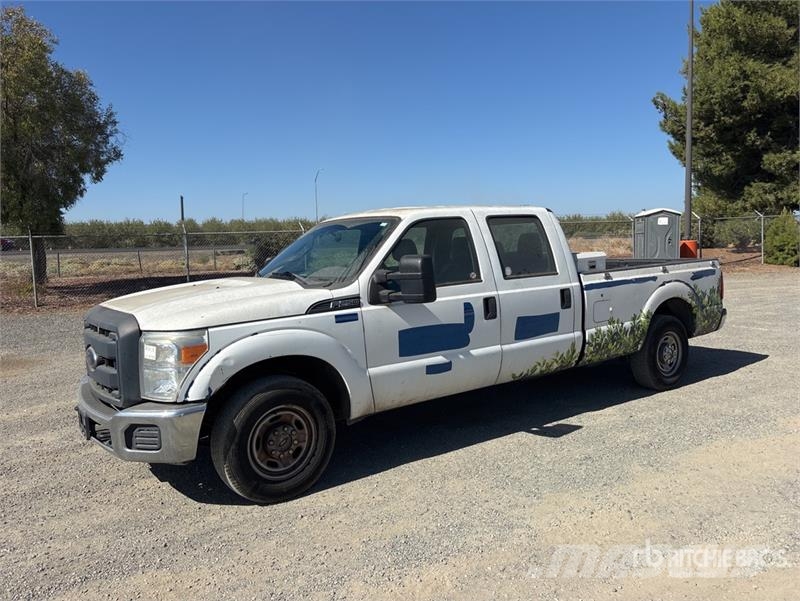 Ford F-250 XL 4x2 Crew Cab Pickup Other