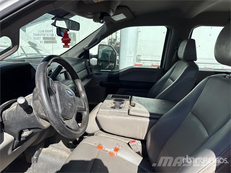 Ford F-250 XL 4x2 Crew Cab Pickup 其他
