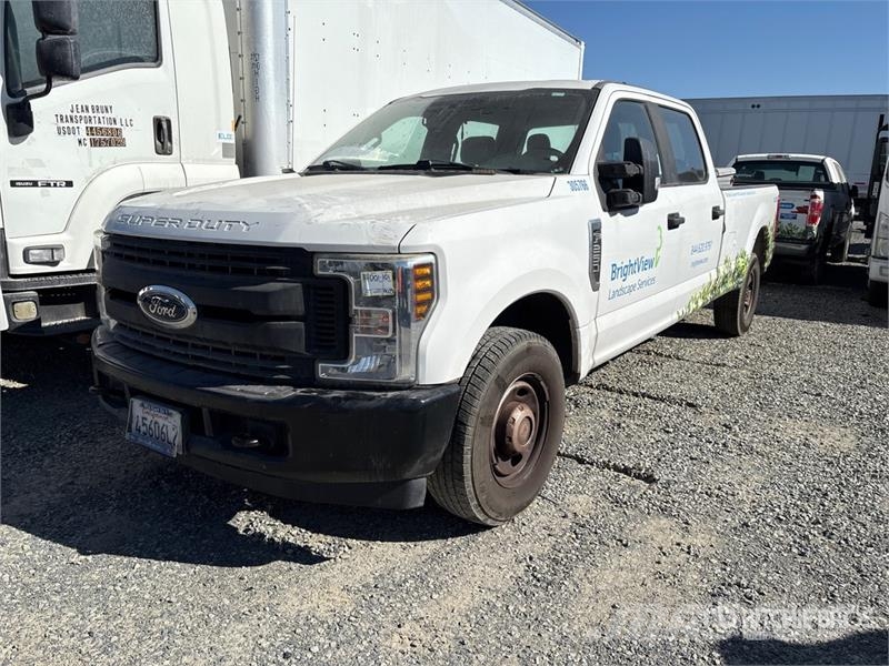 Ford F-250 XL 4x2 Crew Cab Pickup 其他