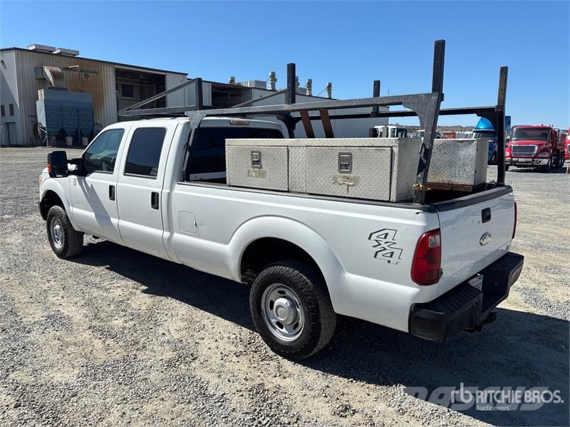 Ford F-250 XL 4x2 Crew Cab Pickup Otras furgonetas