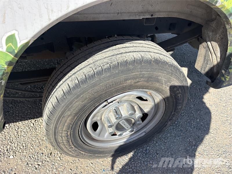 Ford F-250 XL 4x2 Crew Cab Pickup Egyéb