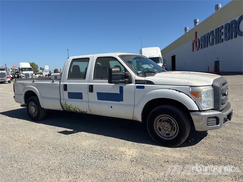 Ford F-250 XL 4x2 Crew Cab Pickup Other