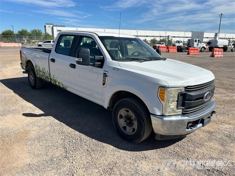 Ford F-250 XL 4x2 Crew Cab Pickup Прочие фургоны