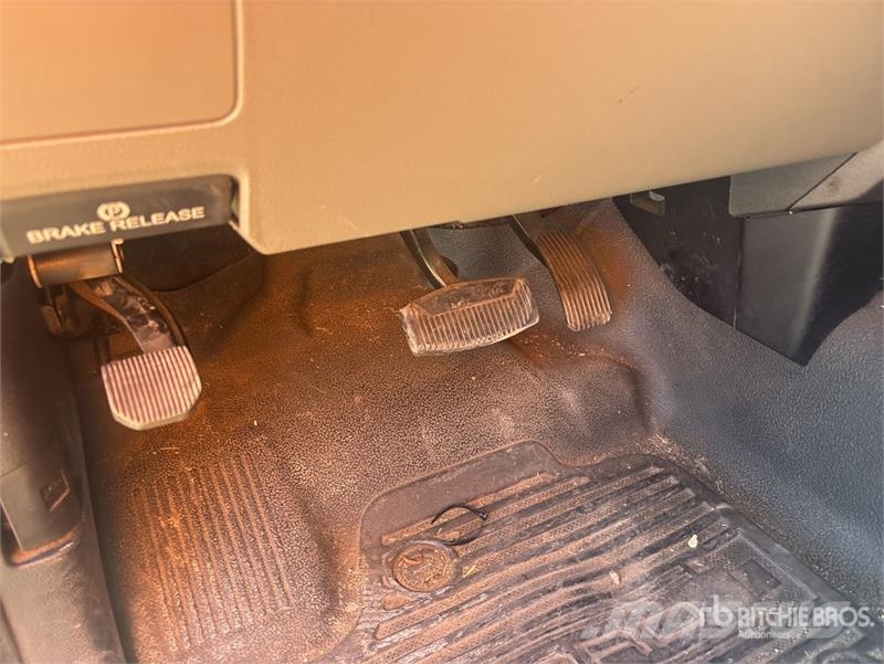 Ford F-250 XL 4x2 Crew Cab Pickup Ostalo