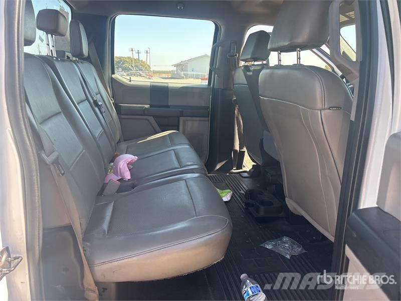 Ford F-250 XL 4x2 Crew Cab Pickup Ostalo