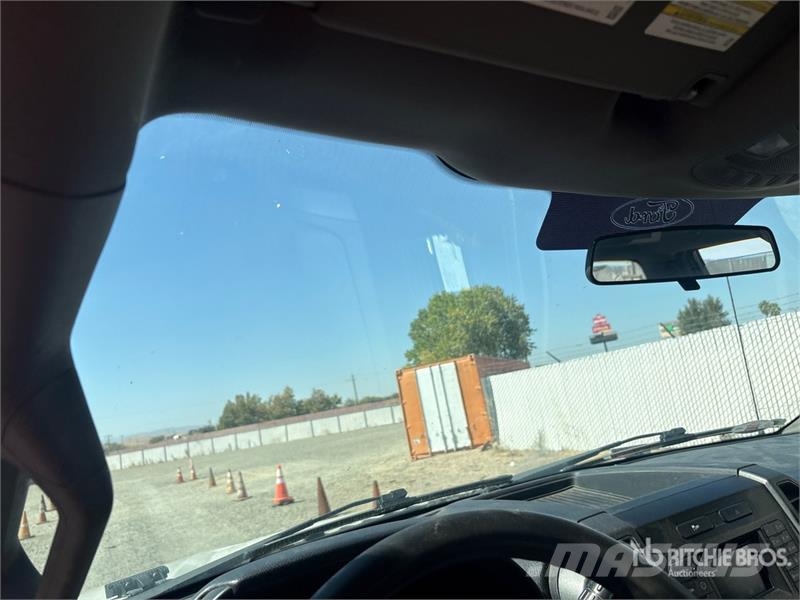 Ford F-250 XL 4x2 Crew Cab Pickup Прочие фургоны