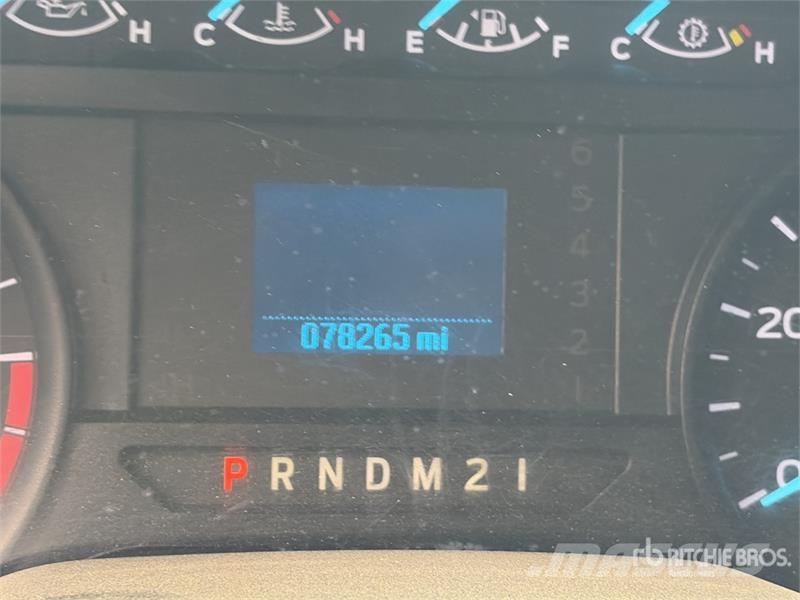 Ford F-250 XL 4x2 Crew Cab Pickup Други