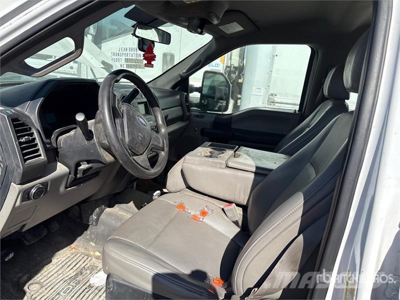 Ford F-250 XL 4x2 Crew Cab Pickup 其他