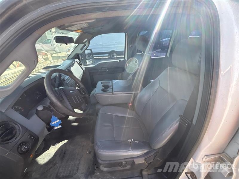 Ford F-250 XL 4x2 Crew Cab Pickup Otras furgonetas