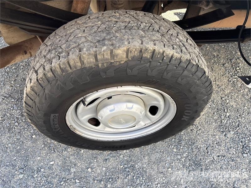 Ford F-250 XL 4x2 Crew Cab Pickup Otras furgonetas