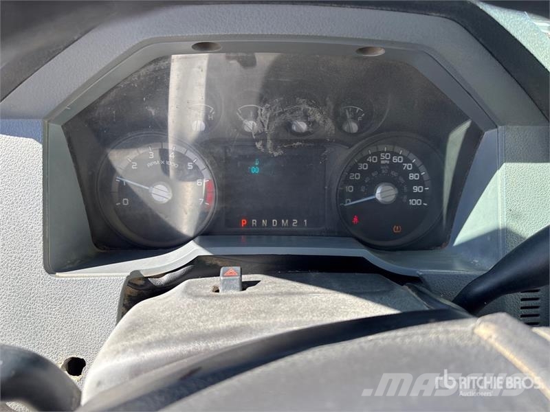 Ford F-250 XL 4x2 Crew Cab Pickup Otras furgonetas