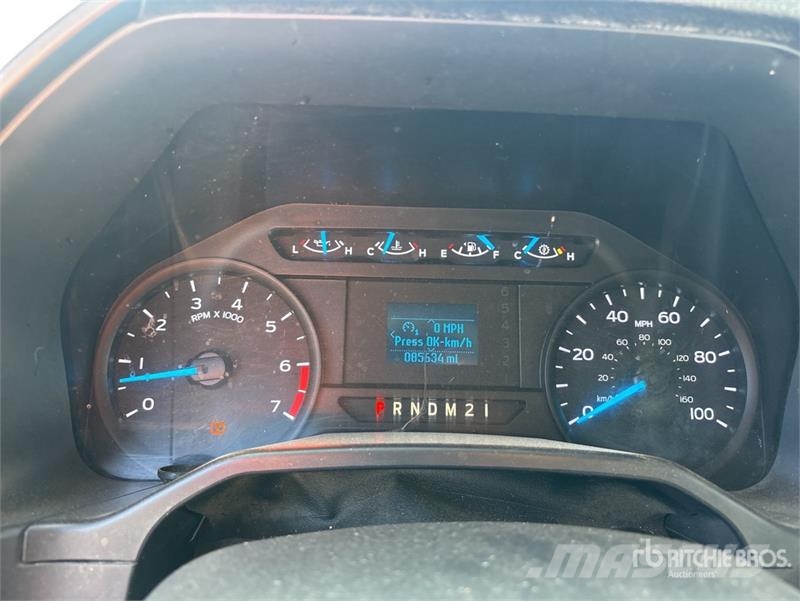 Ford F-250 XL 4x2 Crew Cab Pickup Egyéb