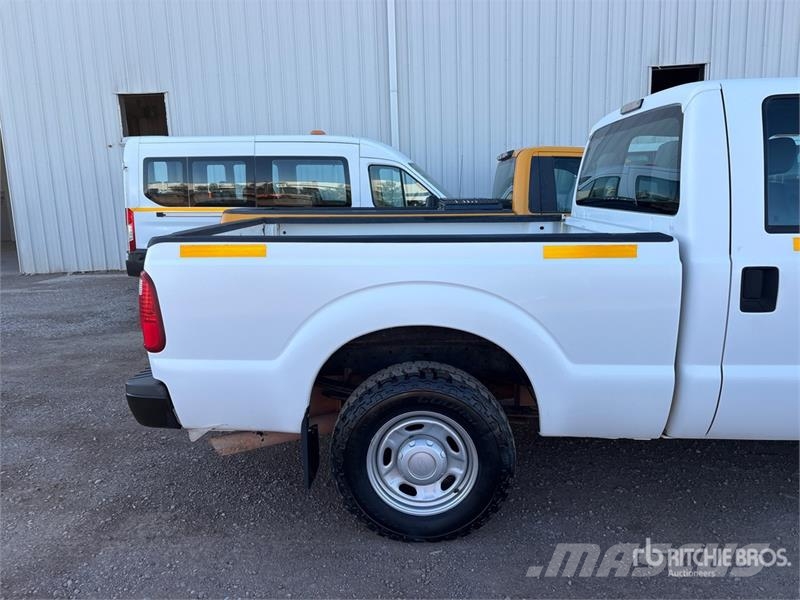 Ford F-250 XL 4x2 Crew Cab Pickup Άλλα Vans