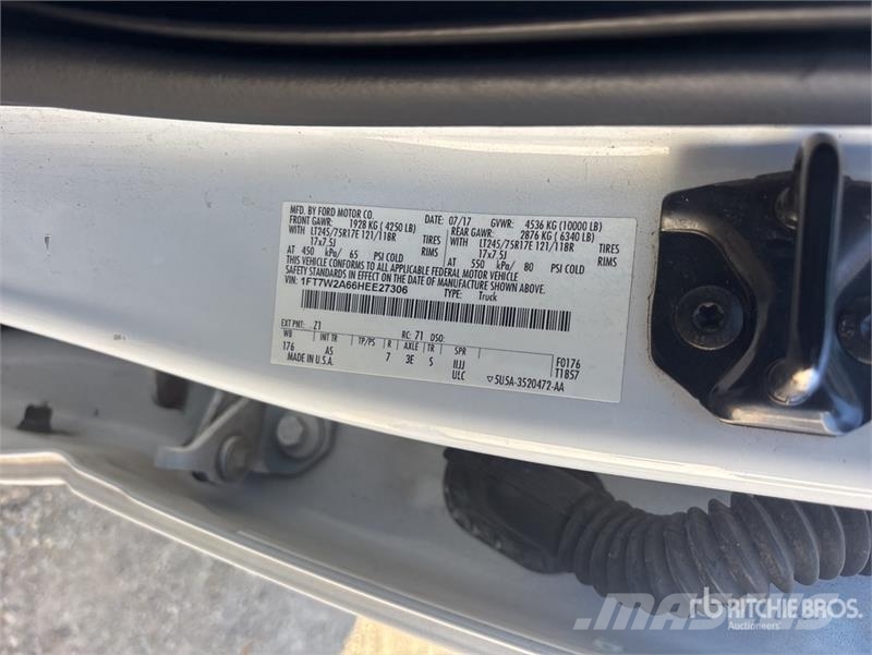 Ford F-250 XL 4x2 Crew Cab Pickup Furgoni altro