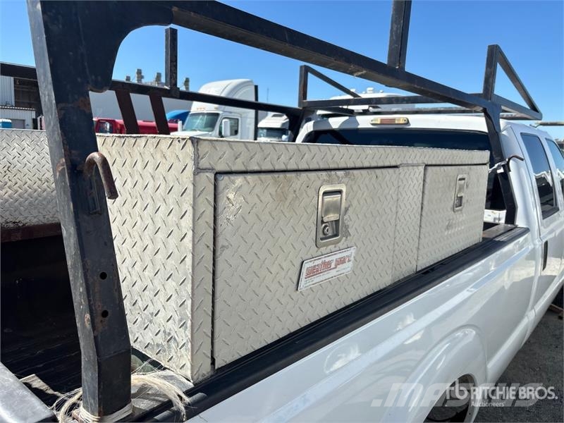 Ford F-250 XL 4x2 Crew Cab Pickup Otras furgonetas