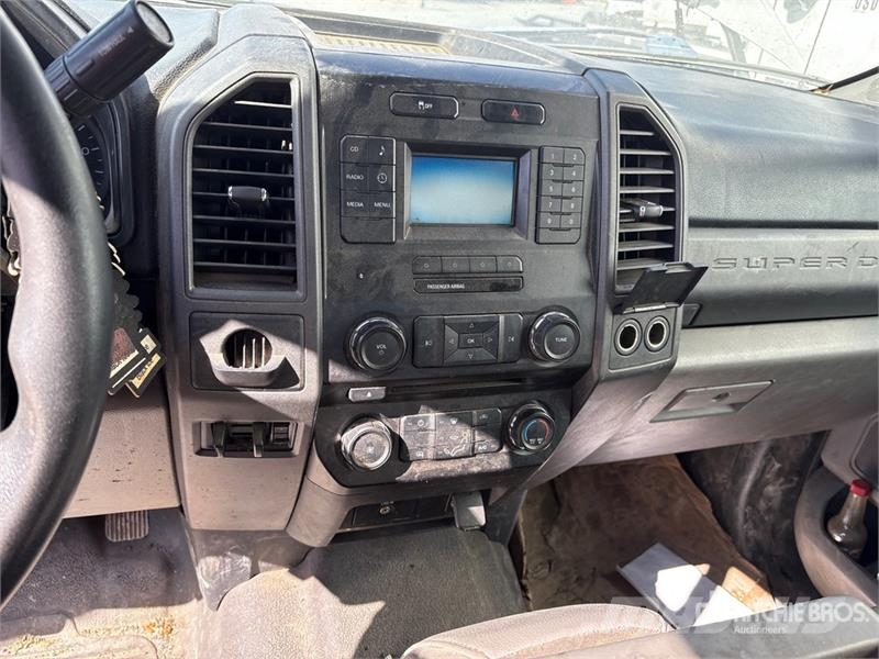 Ford F-250 XL 4x2 Crew Cab Pickup 其他