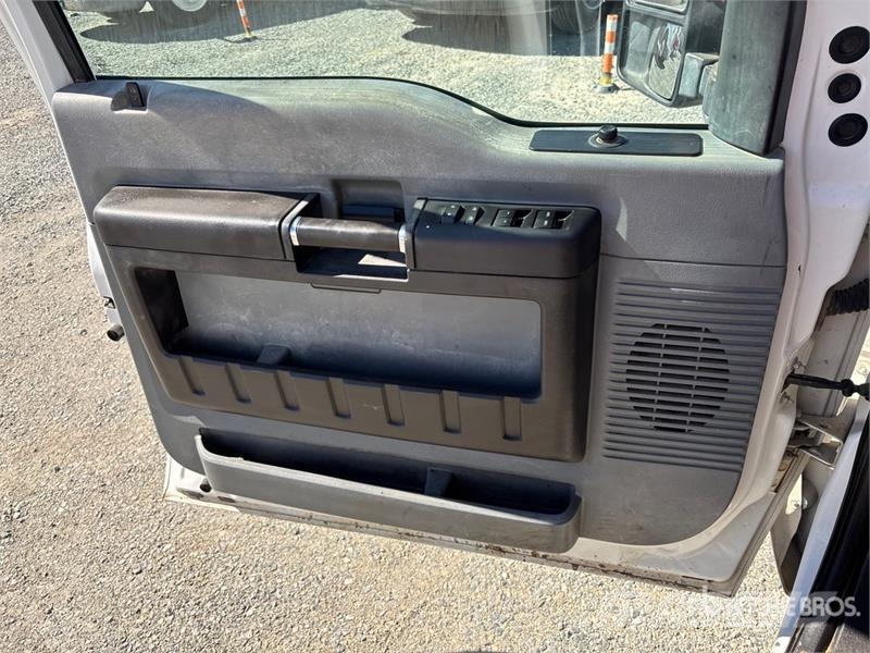 Ford F-250 XL 4x2 Crew Cab Pickup Otras furgonetas