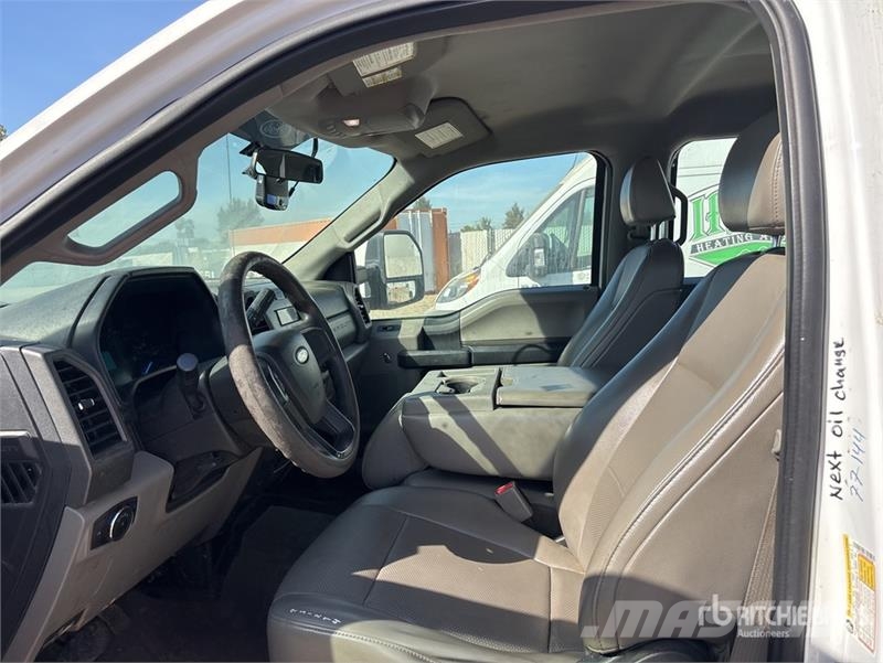 Ford F-250 XL 4x2 Crew Cab Pickup Egyéb