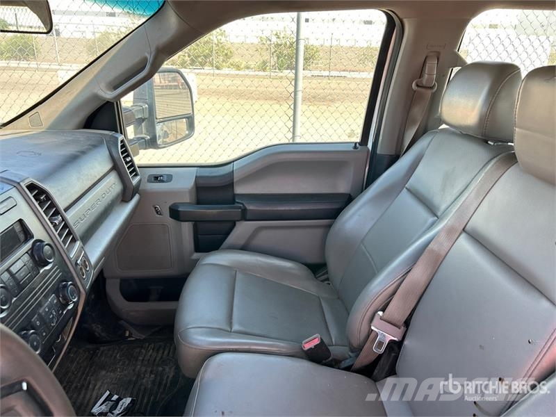 Ford F-250 XL 4x2 Crew Cab Pickup Прочие фургоны