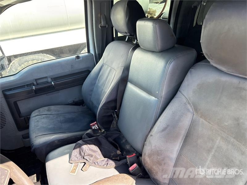 Ford F-250 XL 4x2 Crew Cab Pickup Otras furgonetas