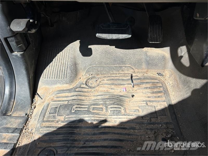 Ford F-250 XL 4x2 Crew Cab Pickup Прочие фургоны
