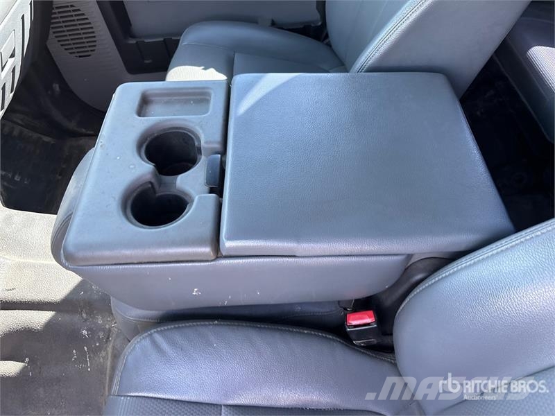 Ford F-250 XL 4x2 Crew Cab Pickup Otras furgonetas