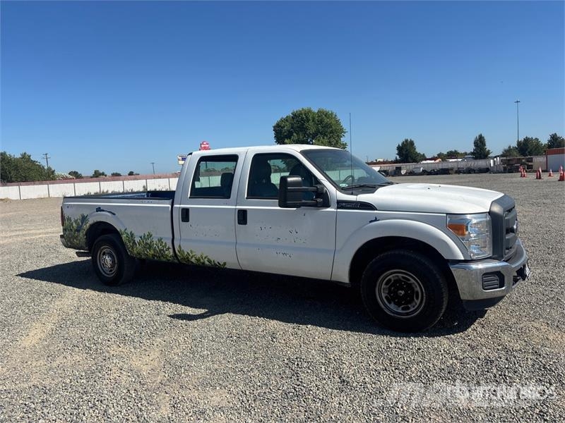 Ford F-250 XL 4x2 Crew Cab Pickup Άλλα Vans