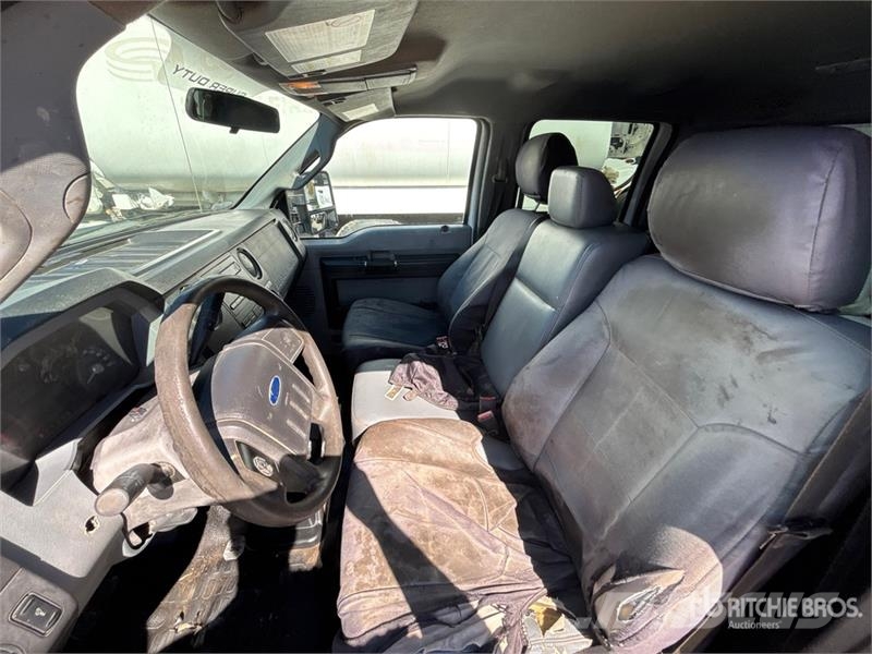 Ford F-250 XL 4x2 Crew Cab Pickup Otras furgonetas