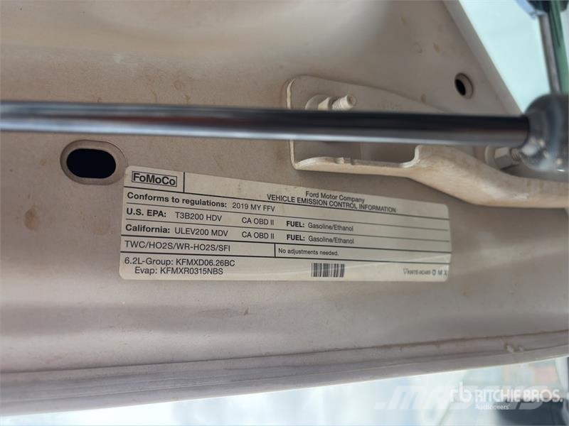 Ford F-250 XL 4x2 Crew Cab Pickup Други