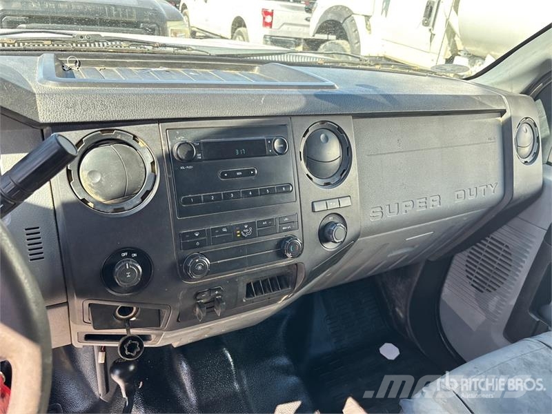 Ford F-250 XL 4x2 Crew Cab Pickup Otras furgonetas