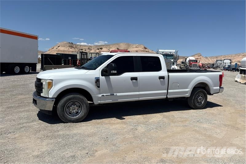 Ford F-250 XL 4x2 Crew Cab Pickup Άλλα Vans