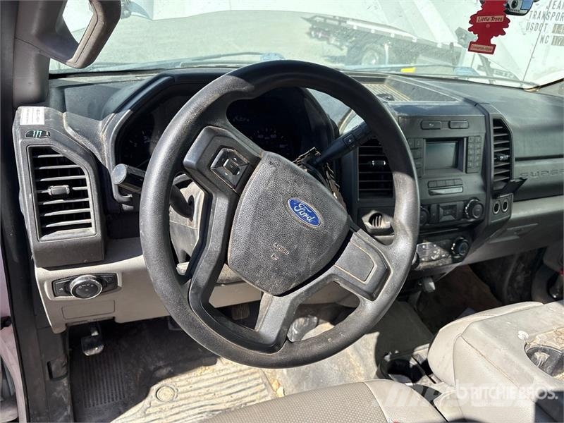 Ford F-250 XL 4x2 Crew Cab Pickup 其他