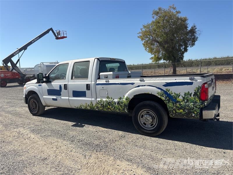 Ford F-250 XL 4x2 Crew Cab Pickup Other